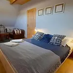 Nyaraló Large, Comfortable Home, Sauna, Jacuzzi