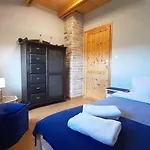 Large, Comfortable Home, Sauna, Jacuzzi *