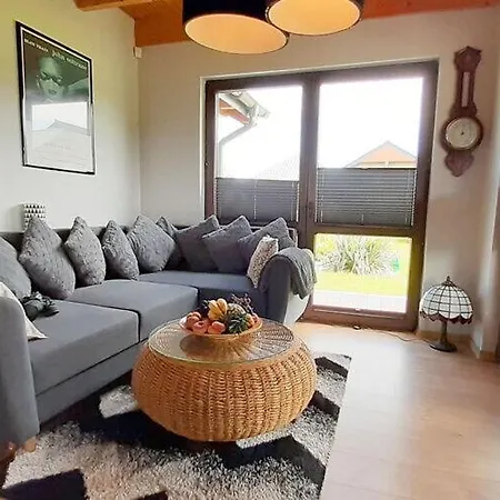 Large, Comfortable Home, Sauna, Jacuzzi