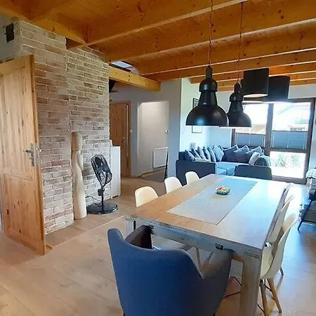 Large, Comfortable Home, Sauna, Jacuzzi