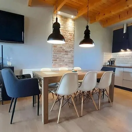 Large, Comfortable Home, Sauna, Jacuzzi