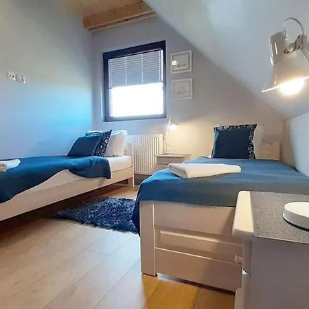 Large, Comfortable Home, Sauna, Jacuzzi