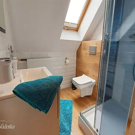 Large, Comfortable Home, Sauna, Jacuzzi