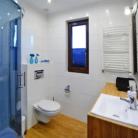 Large, Comfortable Home, Sauna, Jacuzzi Vakantiehuis Mielenko