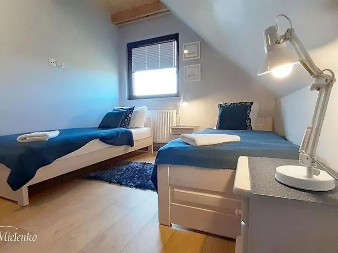 Large, Comfortable Home, Sauna, Jacuzzi